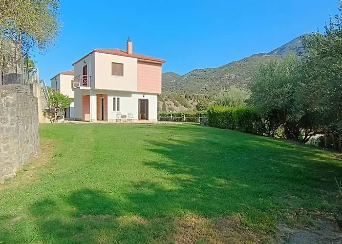 بيت للعطل Evinos Village *